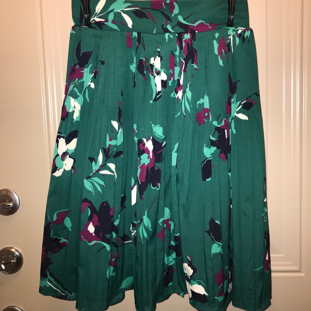 Skirt w/ pockets by Merona